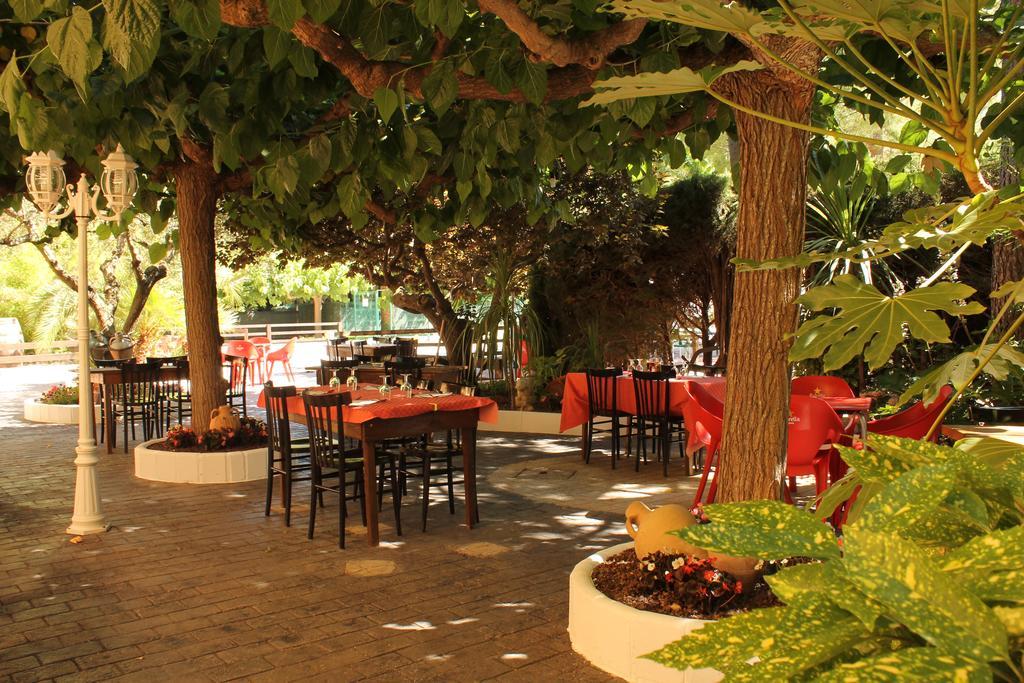 Hostal Braseria Tivissa Exterior foto